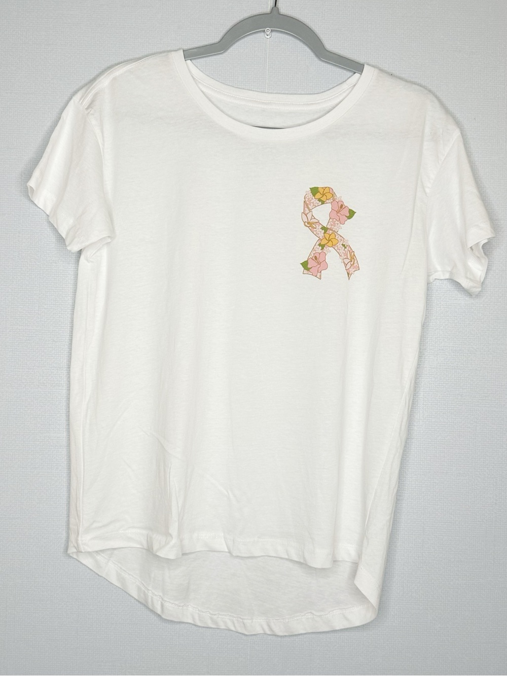 Fighting Eel White Short Sleeve Tee with Pink & Green Ribbon Graphic XS